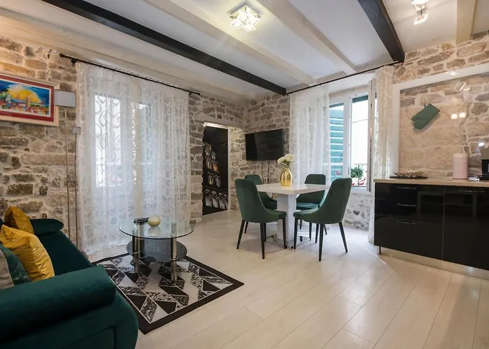 Apartment Stone Split