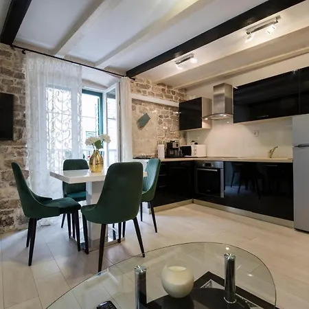 Stone Apartament *