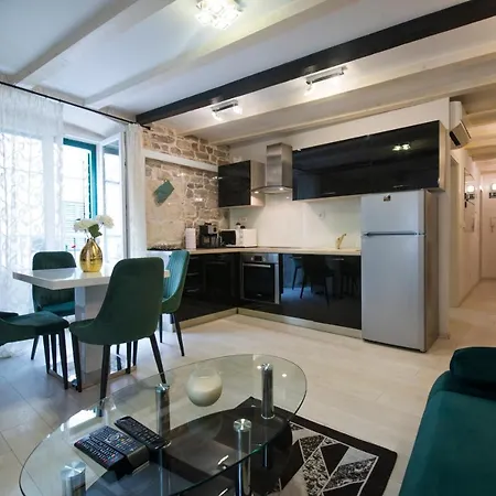 Apartament Stone *